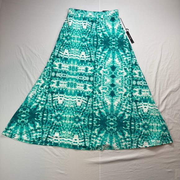 Roz & Ali Dresses & Skirts - Roz and Ali NWT Teal and White Maxi Skirt